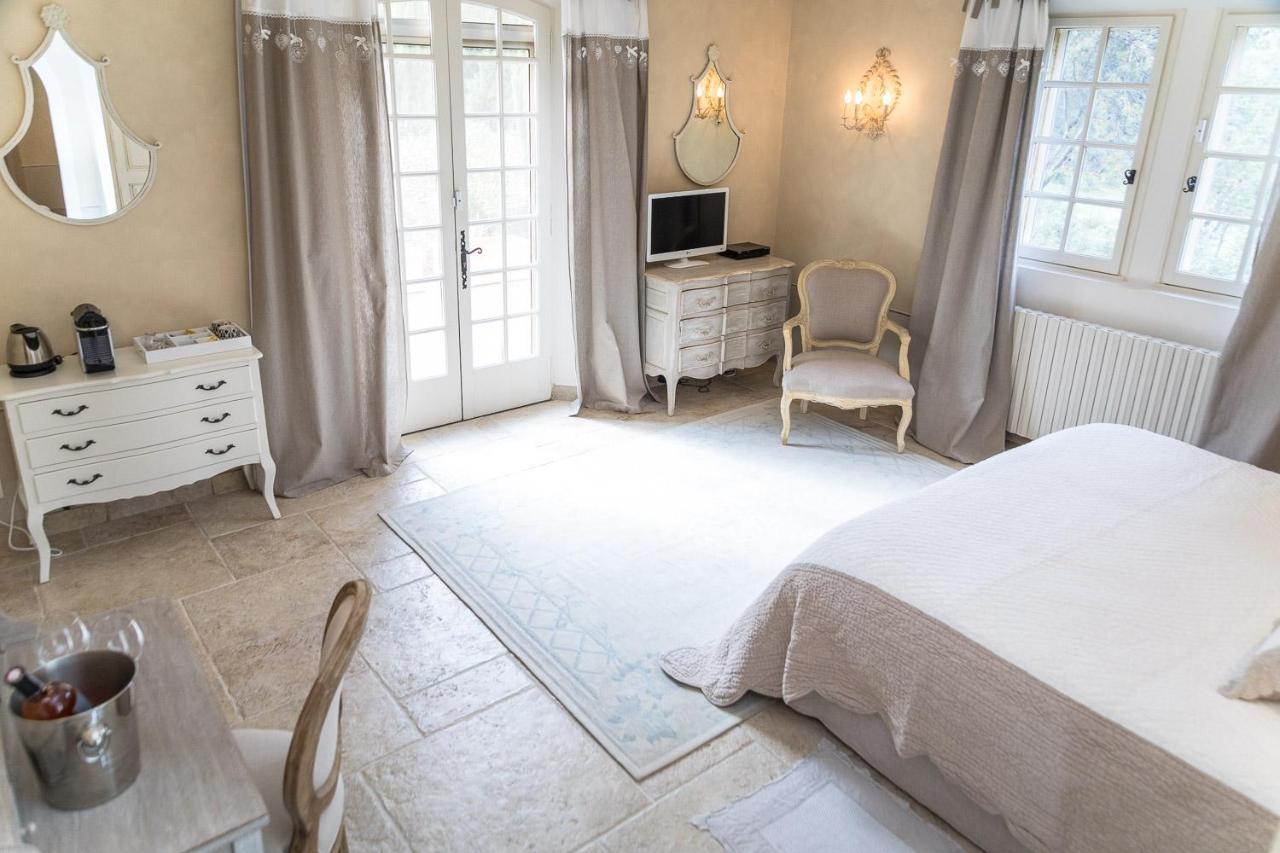 Domaine De La Tourelle Orgon Esterno foto